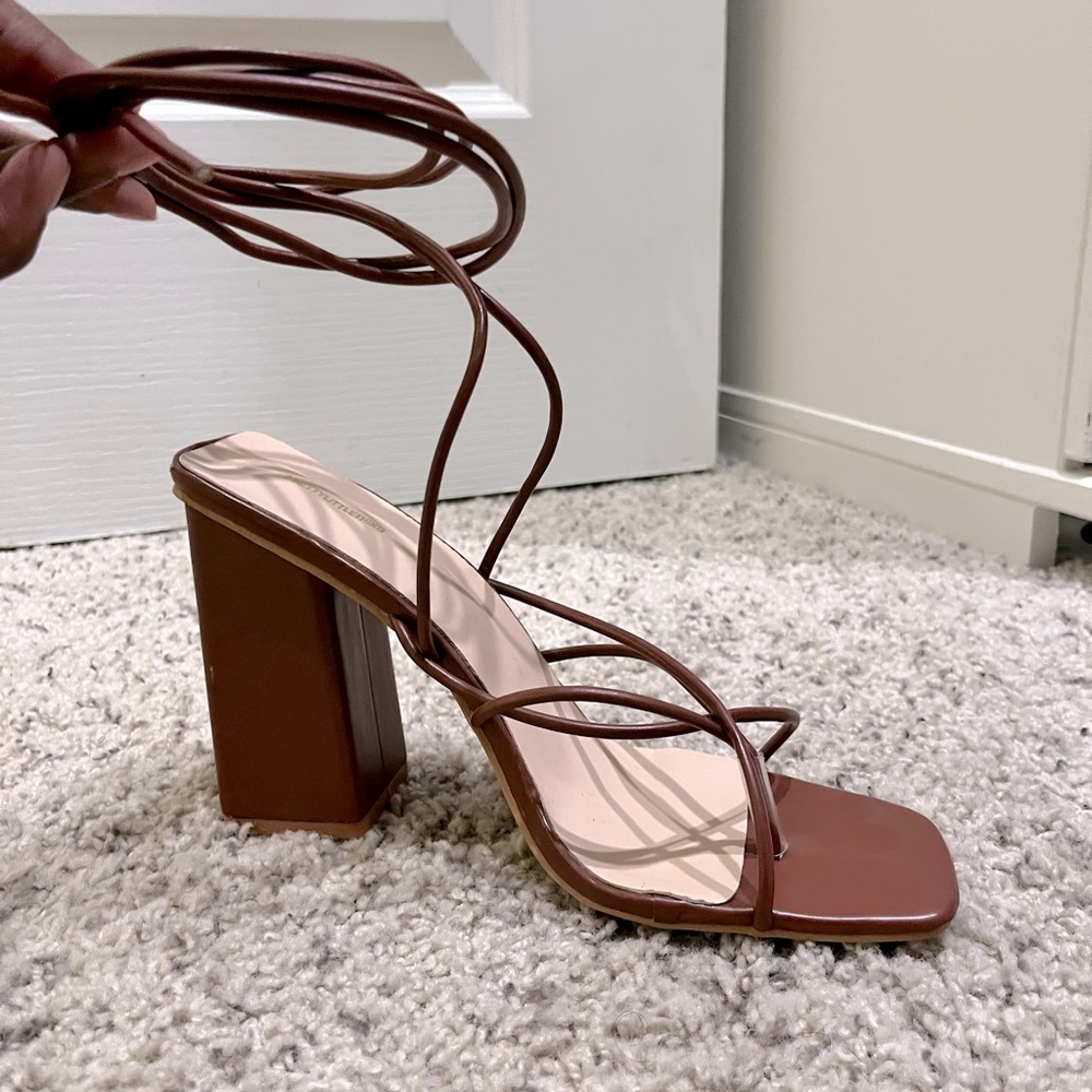 Strappy lace up sandals with block heel, brown
